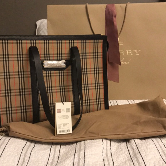 burberry zip tote